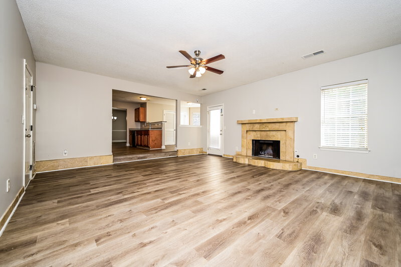 2,090/Mo, 6686 Pole Creek Lithonia, GA 30058 Family Room View