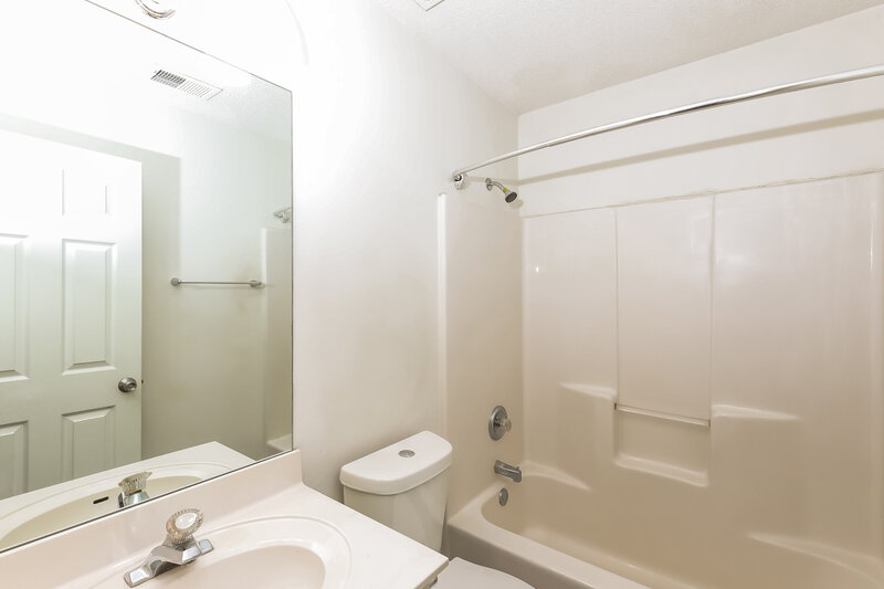 2,340/Mo, 240 Cannon Dr Fayetteville, GA 30214 Bathroom View