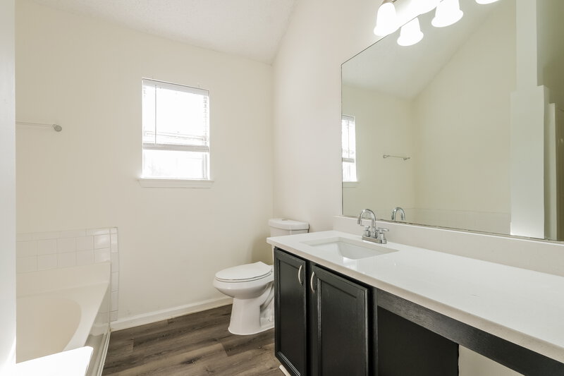 0/Mo, 3444 Sumter Pl Decatur, GA 30034 Main Bathroom View