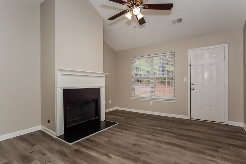 1,695/Mo, 28 Shady Oak Lane Newnan, GA 30263 Living Room View