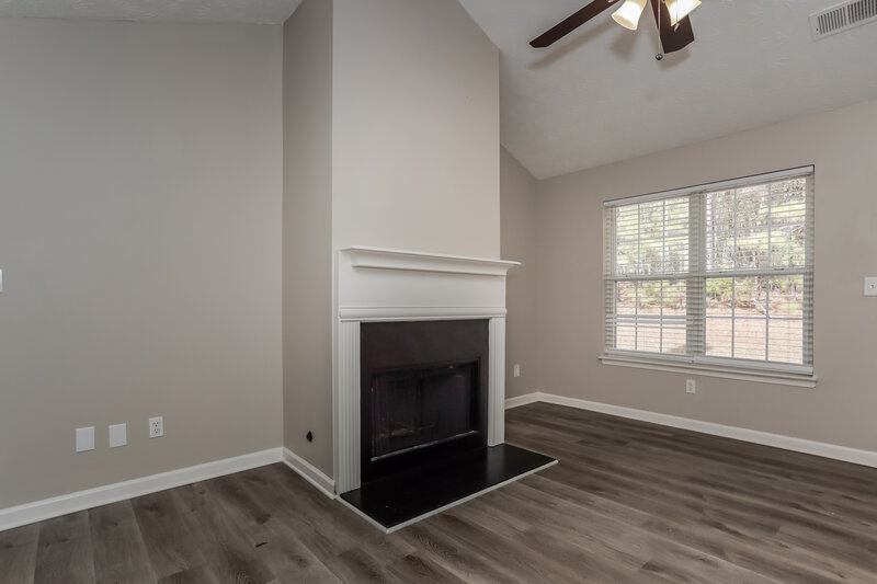 1,695/Mo, 28 Shady Oak Lane Newnan, GA 30263 Living Room View 2