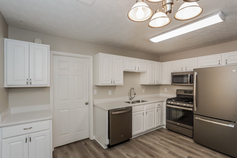 1,695/Mo, 28 Shady Oak Lane Newnan, GA 30263 Kitchen Dining Room View