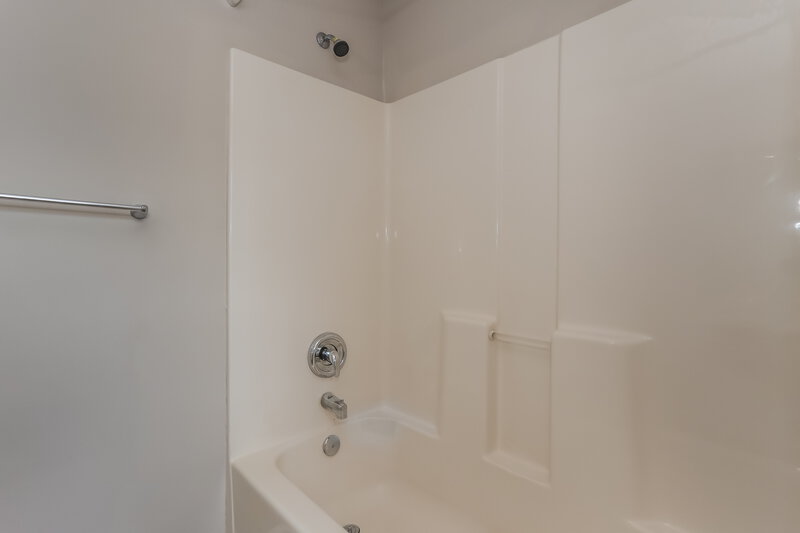 1,695/Mo, 28 Shady Oak Lane Newnan, GA 30263 Bathroom View 3