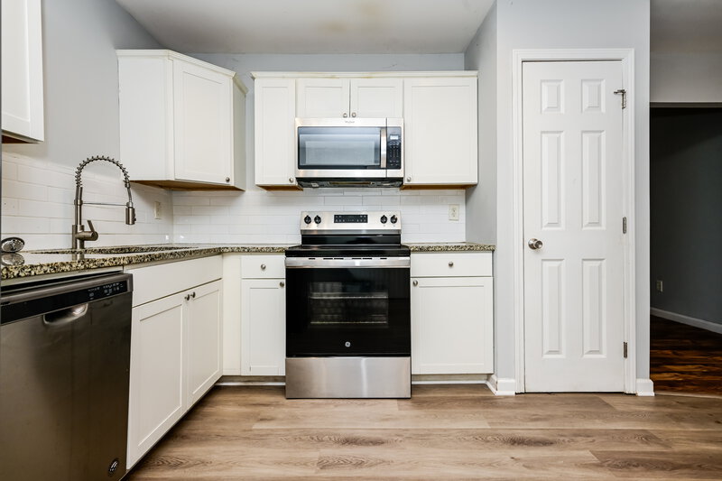 2,100/Mo, 5355 Forest Downs Cir Atlanta, GA 30349 Kitchen View 2