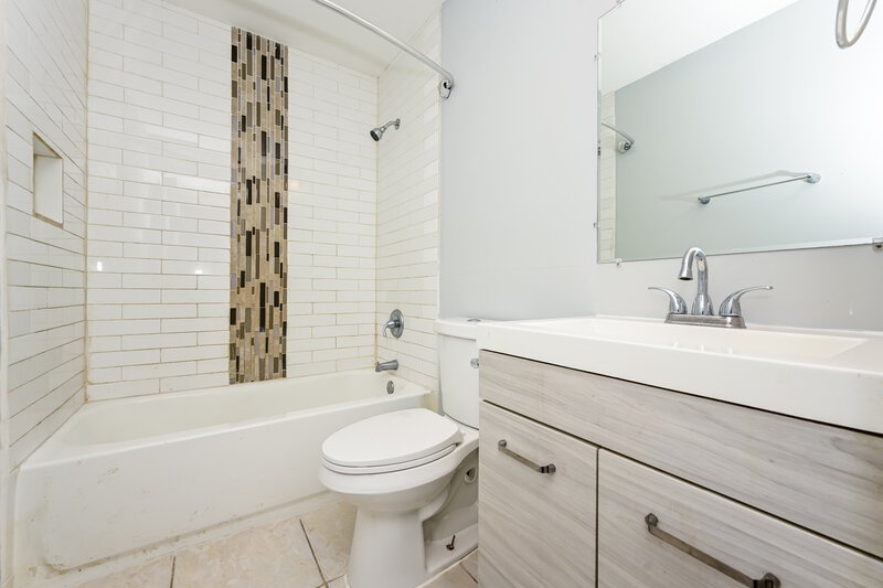 2,100/Mo, 5355 Forest Downs Cir Atlanta, GA 30349 Main Bathroom View