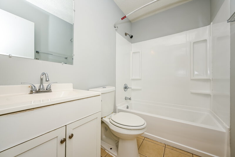 2,100/Mo, 5355 Forest Downs Cir Atlanta, GA 30349 Bathroom View