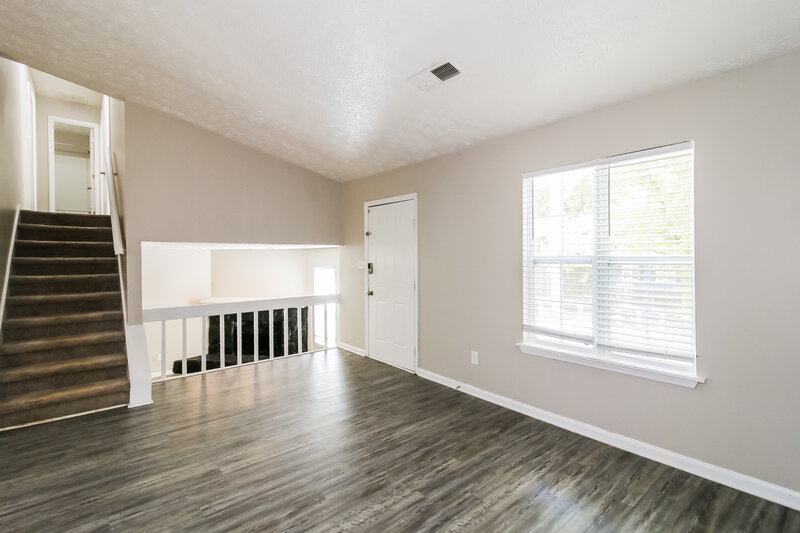 1,620/Mo, 548 Sherwood Grn Stone Mountain, GA 30087 Living Room View