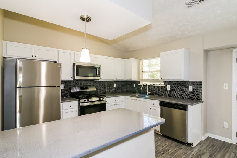 1,620/Mo, 548 Sherwood Grn Stone Mountain, GA 30087 Kitchen View