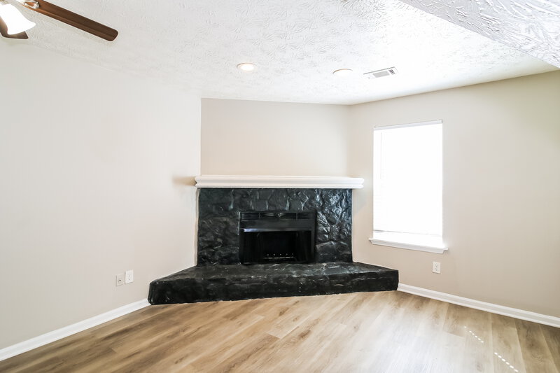 1,620/Mo, 548 Sherwood Grn Stone Mountain, GA 30087 Family Room View