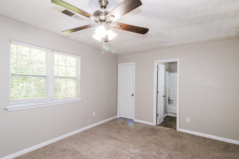1,620/Mo, 548 Sherwood Grn Stone Mountain, GA 30087 Main Bedroom View