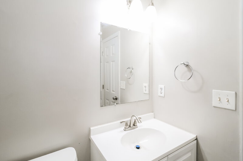 1,620/Mo, 548 Sherwood Grn Stone Mountain, GA 30087 Bathroom View