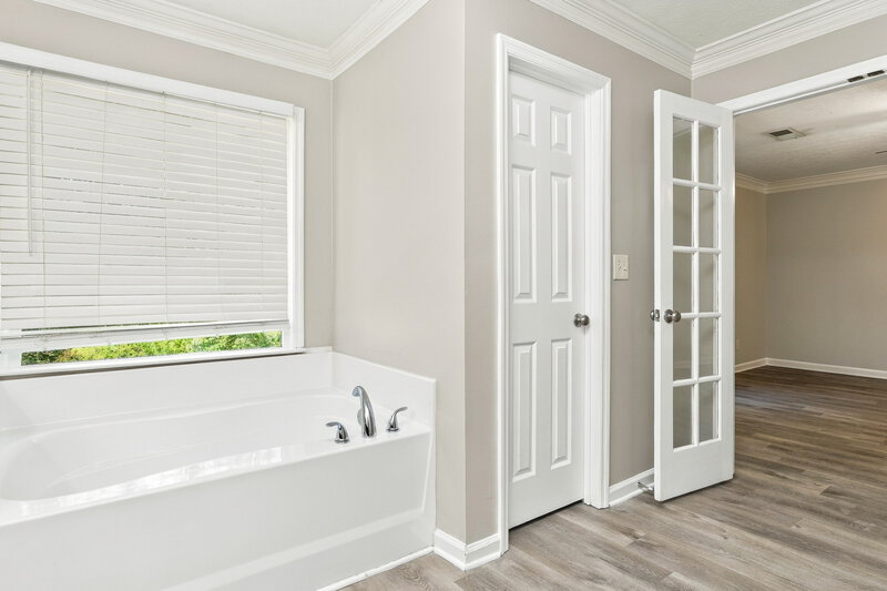 2,365/Mo, 5690 Roundelay Way Stone Mountain, GA 30087 Primary Bathroom View 2