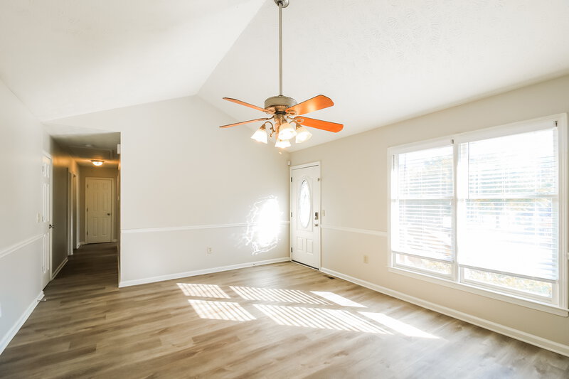 1,610/Mo, 10 Beaverdam Ct Covington, GA 30016 Living Room View 2