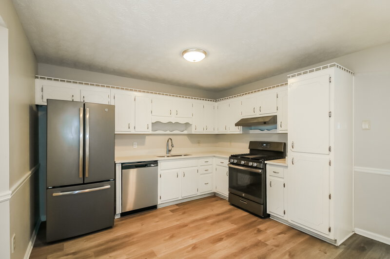 1,610/Mo, 10 Beaverdam Ct Covington, GA 30016 Kitchen View 2