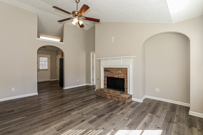 2,000/Mo, 587 Rosewood Cir Jonesboro, GA 30238 Living Room View
