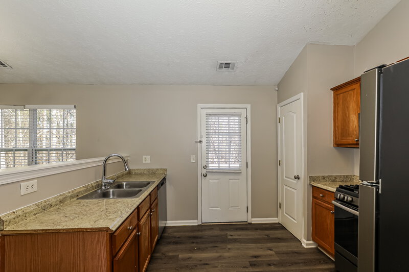 2,000/Mo, 587 Rosewood Cir Jonesboro, GA 30238 Kitchen View