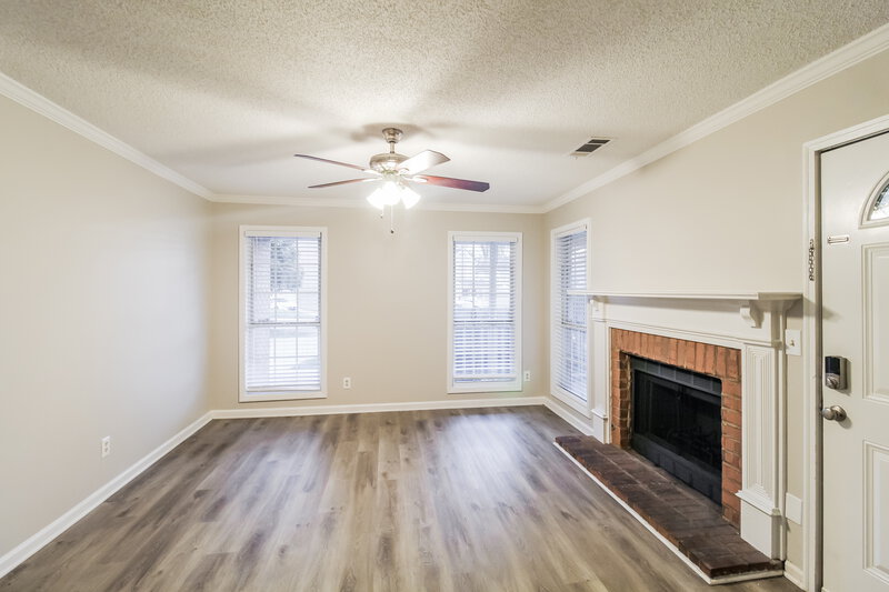 2,760/Mo, 839 Ashley Lane Stone Mountain, GA 30087 Living Room View