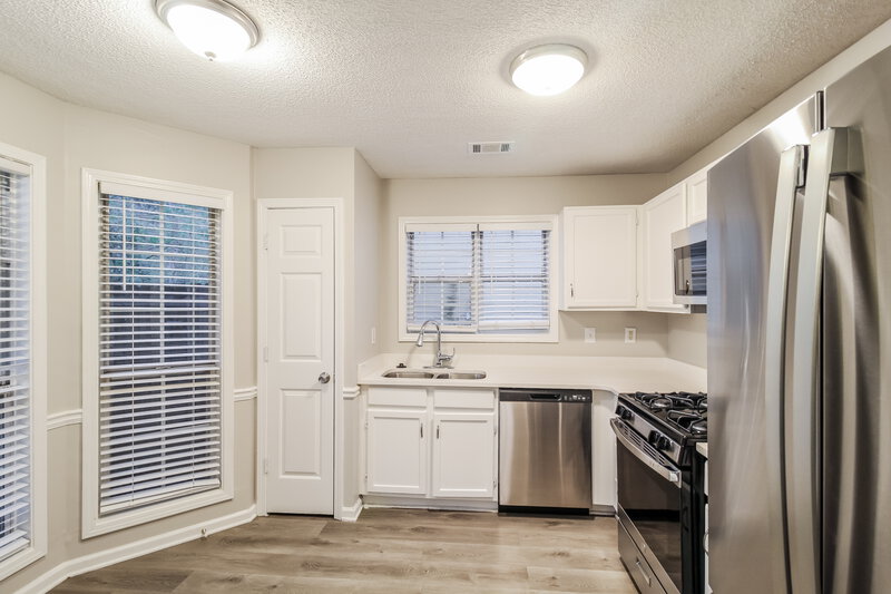 2,760/Mo, 839 Ashley Lane Stone Mountain, GA 30087 Kitchen View