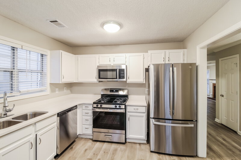 2,760/Mo, 839 Ashley Lane Stone Mountain, GA 30087 Kitchen View 2