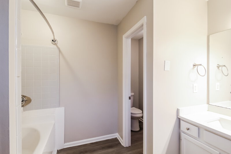 2,760/Mo, 839 Ashley Lane Stone Mountain, GA 30087 Main Bathroom View