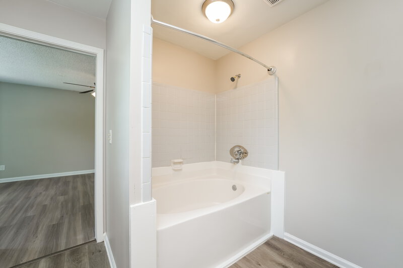 1,885/Mo, 839 Ashley Lane Stone Mountain, GA 30087 Main Bathroom View 2
