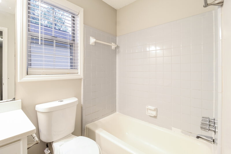 2,760/Mo, 839 Ashley Lane Stone Mountain, GA 30087 Bathroom View