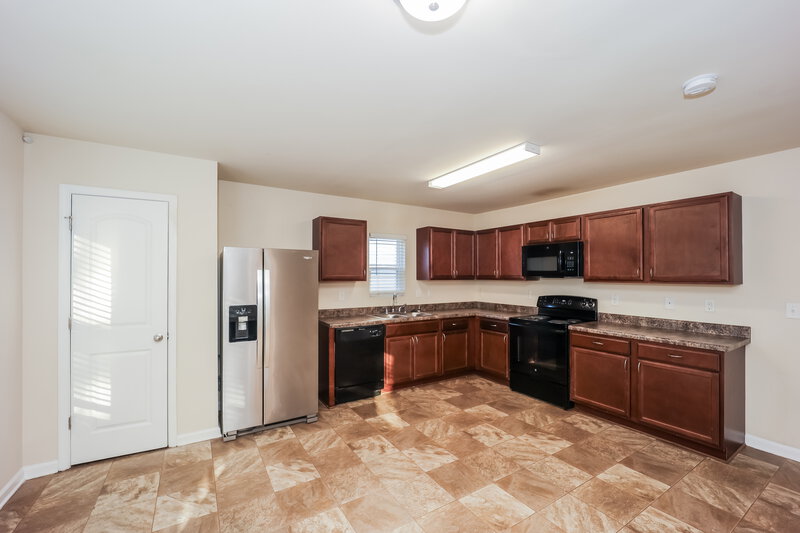 1,880/Mo, 12047 Quail Dr Hampton, GA 30228 Kitchen View 2