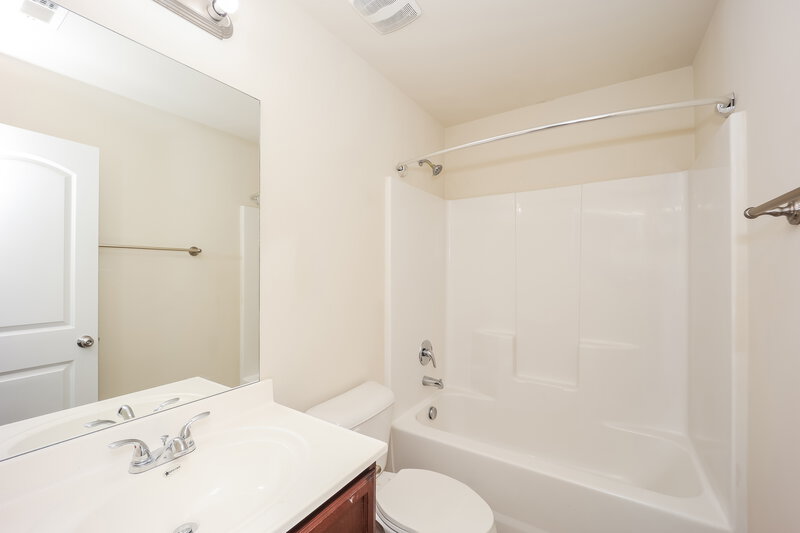 1,880/Mo, 12047 Quail Dr Hampton, GA 30228 Bathroom View