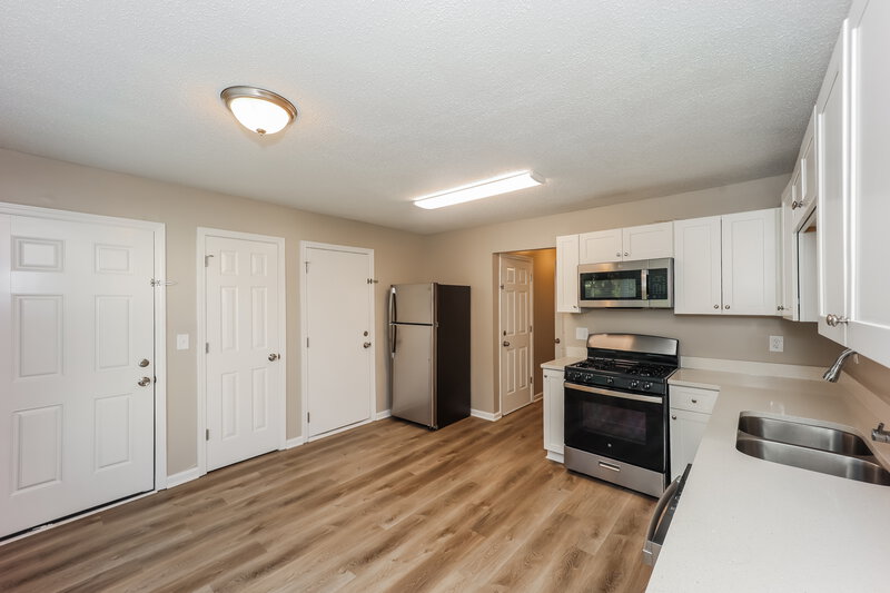 2,000/Mo, 310 Blue Sail Lane College Park, GA 30349 Kitchen View