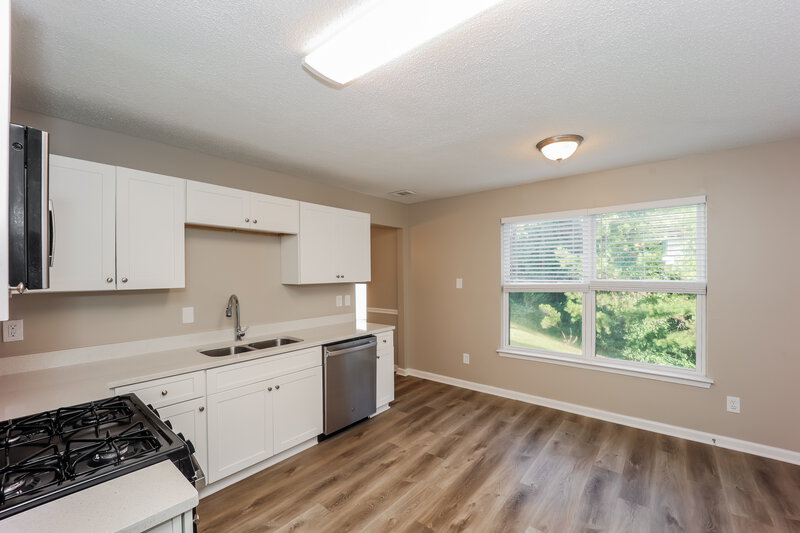 2,000/Mo, 310 Blue Sail Lane College Park, GA 30349 Kitchen View 2