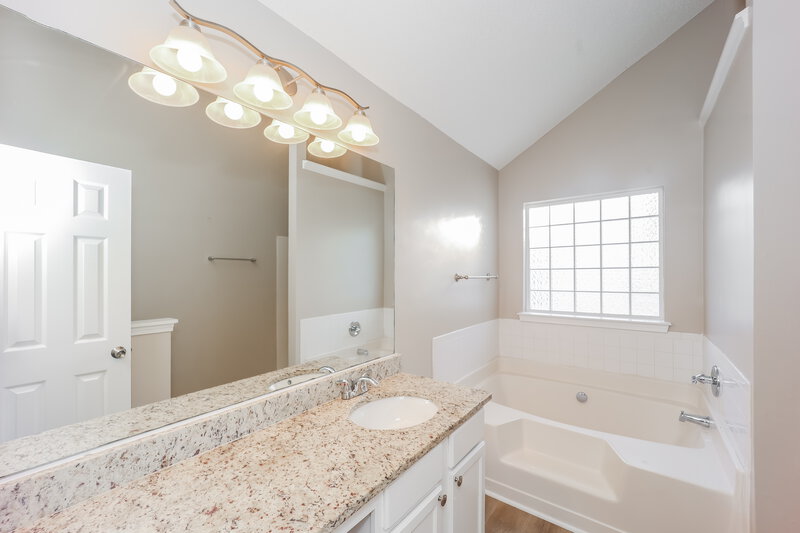 2,000/Mo, 310 Blue Sail Lane College Park, GA 30349 Main Bathroom View