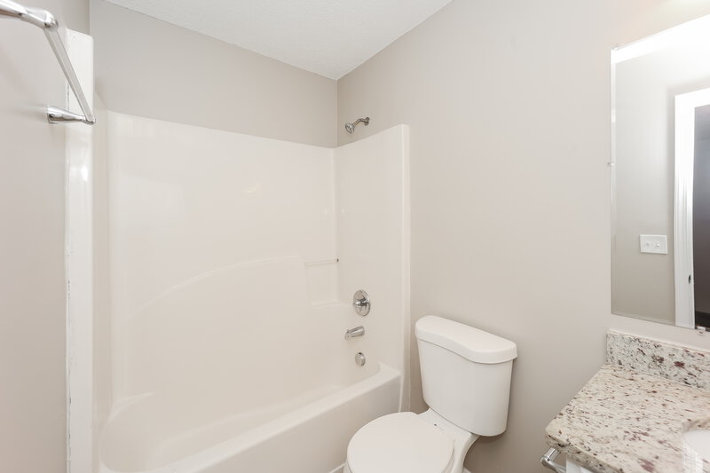 2,000/Mo, 310 Blue Sail Lane College Park, GA 30349 Bathroom View