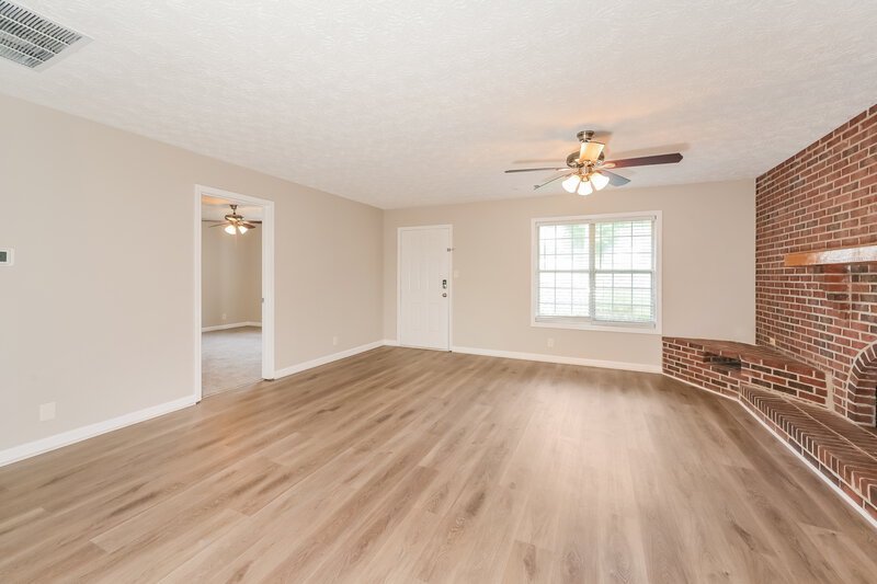 1,780/Mo, 5406 Cindy Ln SE Conyers, GA 30094 Living Room View 2