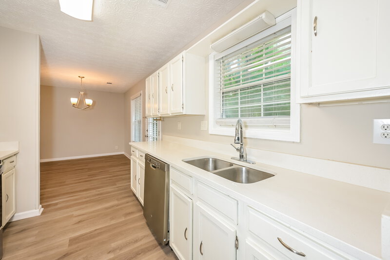 1,780/Mo, 5406 Cindy Ln SE Conyers, GA 30094 Kitchen View 2