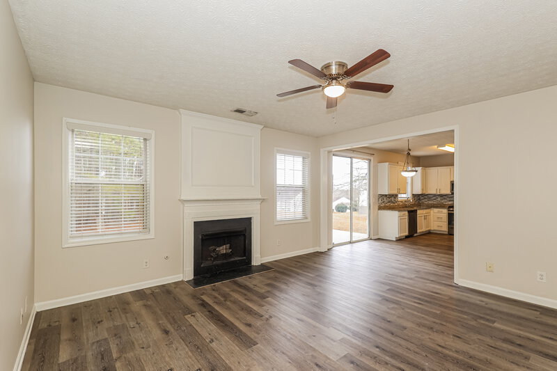 2,250/Mo, 7121 Silver Mine Xing Austell, GA 30168 Living Room View 2