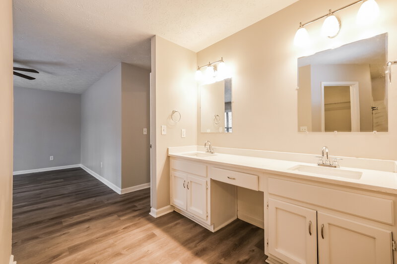 1,990/Mo, 8983 Habersham Dr Jonesboro, GA 30238 Main Bathroom View