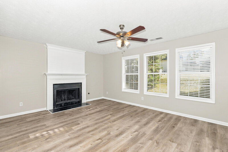 2,365/Mo, 12250 Molly Sue Ln Fayetteville, GA 30215 Living Room View 2