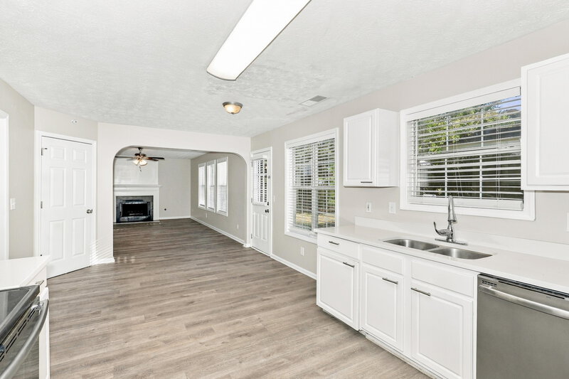 2,365/Mo, 12250 Molly Sue Ln Fayetteville, GA 30215 Kitchen View 2