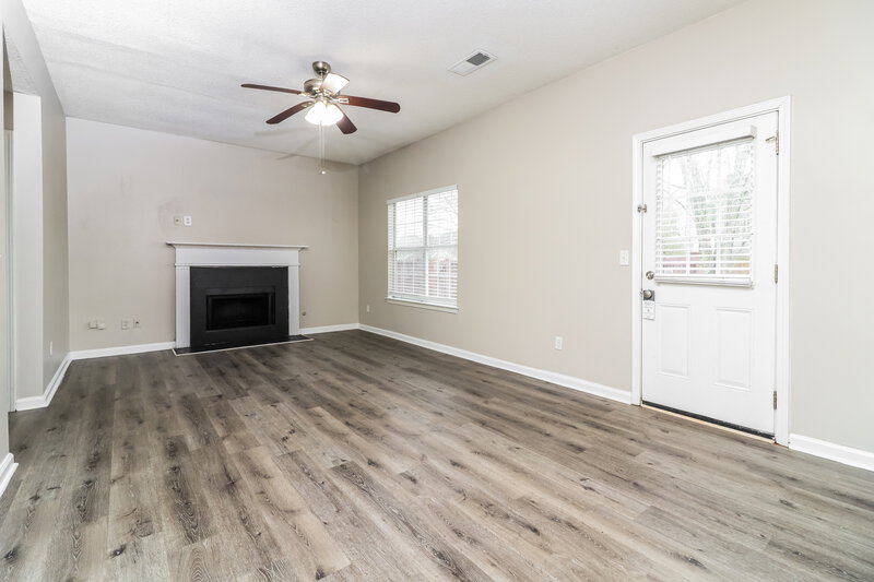 2,135/Mo, 2208 Glen Briar Way Lithonia, GA 30058 Living Room View 3