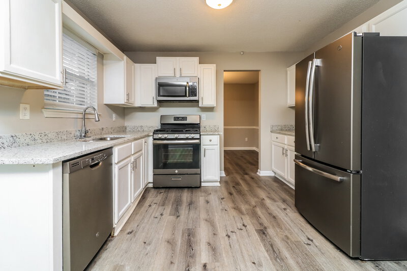 2,135/Mo, 2208 Glen Briar Way Lithonia, GA 30058 Kitchen View 2