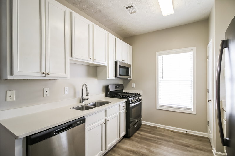 1,885/Mo, 7567 Winderemere Park Riverdale, GA 30274 Kitchen View