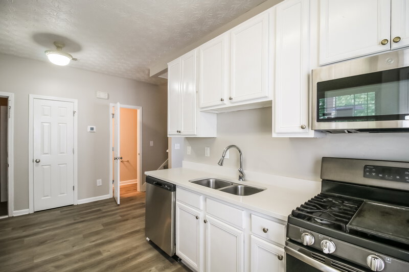 1,885/Mo, 7567 Winderemere Park Riverdale, GA 30274 Kitchen View 2