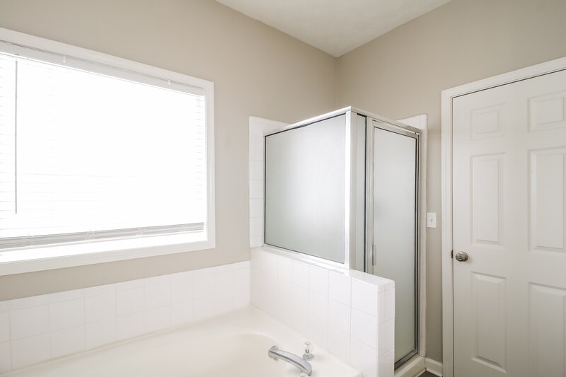 1,885/Mo, 7567 Winderemere Park Riverdale, GA 30274 Main Bathroom View 2