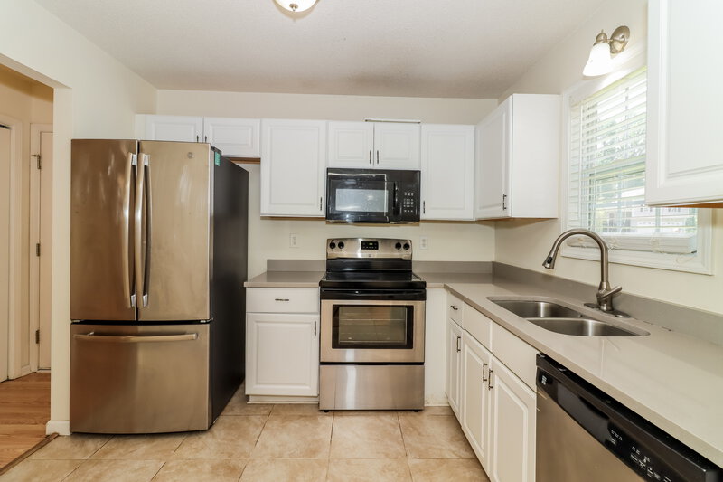 2,250/Mo, 757 Newport Dr Villa Rica, GA 30180 Kitchen View