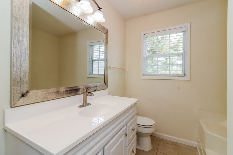 2,250/Mo, 757 Newport Dr Villa Rica, GA 30180 Bathroom View