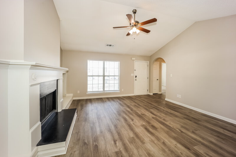 1,930/Mo, 8012 Highland Pkwy Fairburn, GA 30213 Living Room View