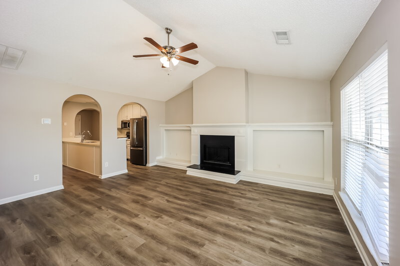 1,930/Mo, 8012 Highland Pkwy Fairburn, GA 30213 Living Room View 2