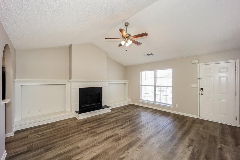 1,930/Mo, 8012 Highland Pkwy Fairburn, GA 30213 Living Room View 3