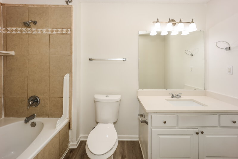 1,930/Mo, 8012 Highland Pkwy Fairburn, GA 30213 Main Bathroom View