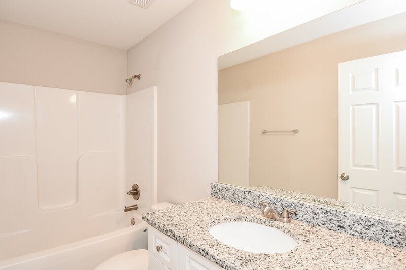 1,835/Mo, 19 Celtic Court Adairsville, GA 30103 Bathroom View